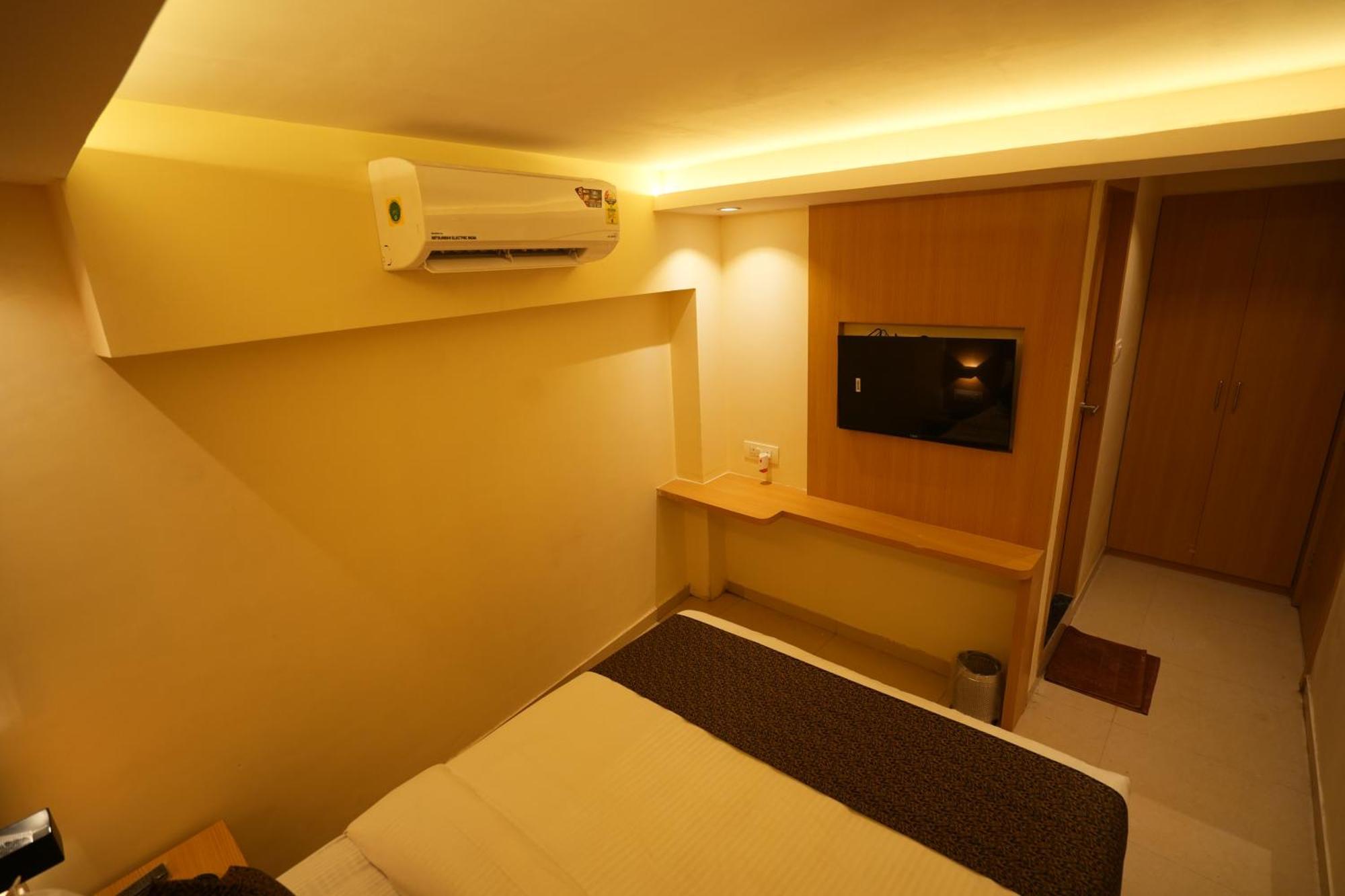 Hotel Boston ムンバイ エクステリア 写真